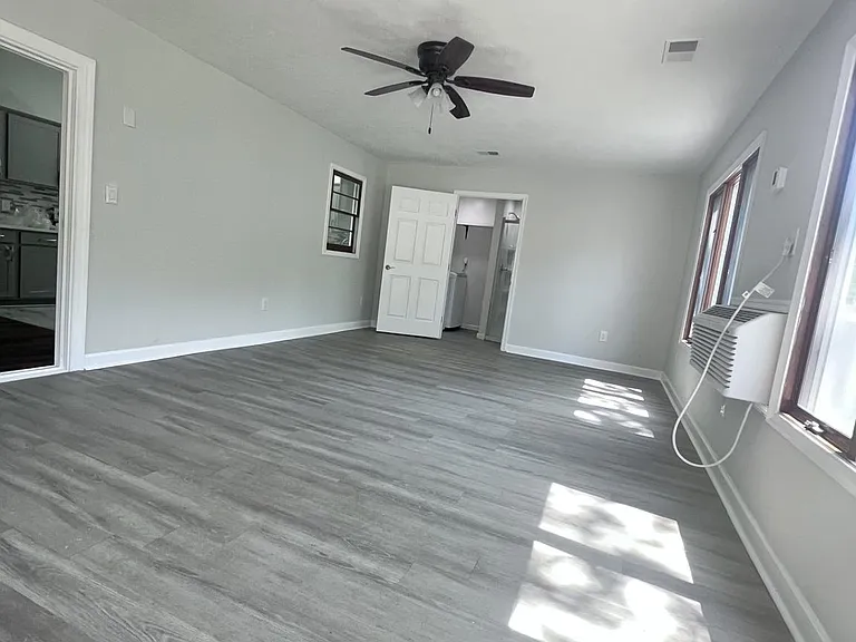 5825 Lamont Dr — Photo 14