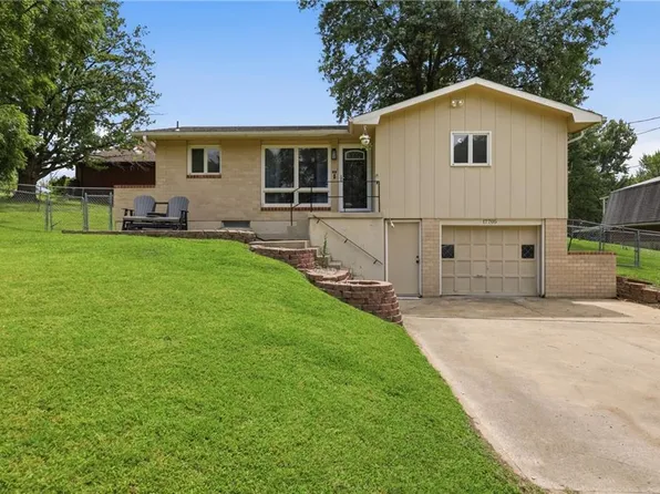 17705 E 28th St S, Independence, MO 64057
