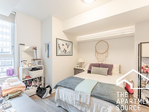 5th image of 1327 N Wells St #603