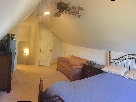 Bonus w full bath and closet