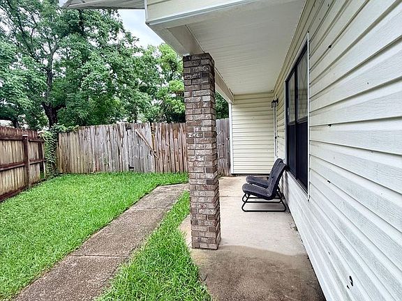 3rd image of 1718 Bennetts End