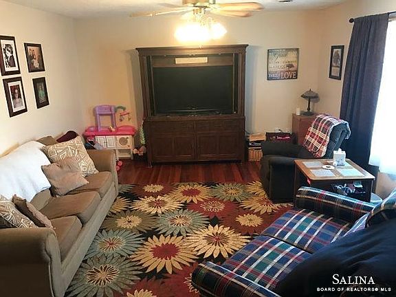 3rd image of 404 S Missouri St