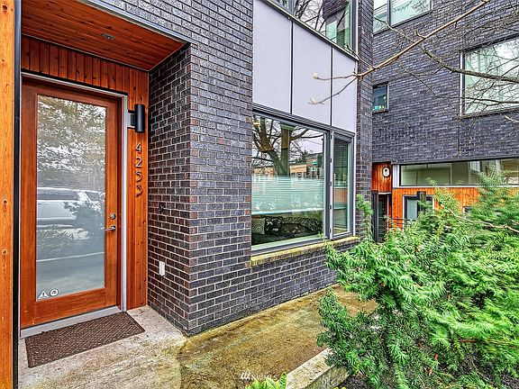 Entry way to the West Seattle townhome in the Genesee Neighborhood