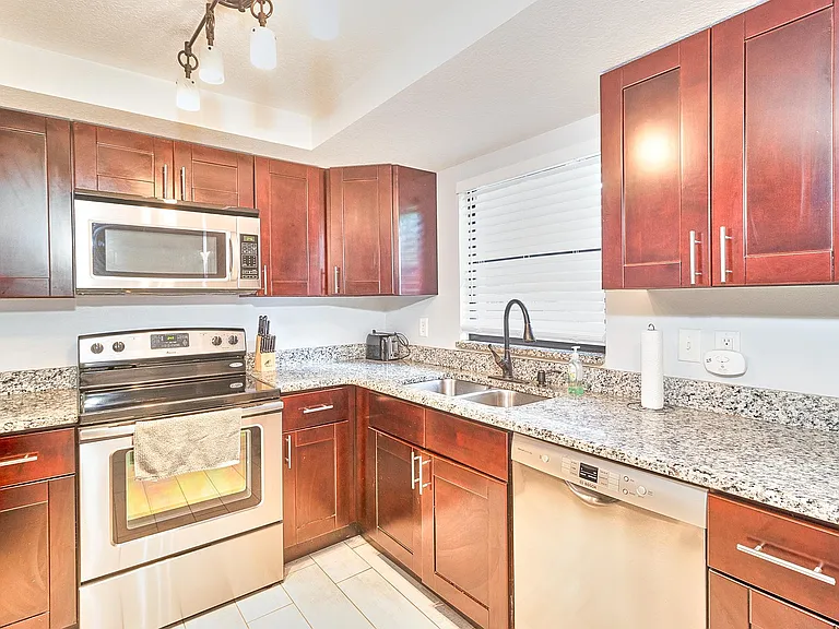 2417 W Stroud Ave #A — Photo 29