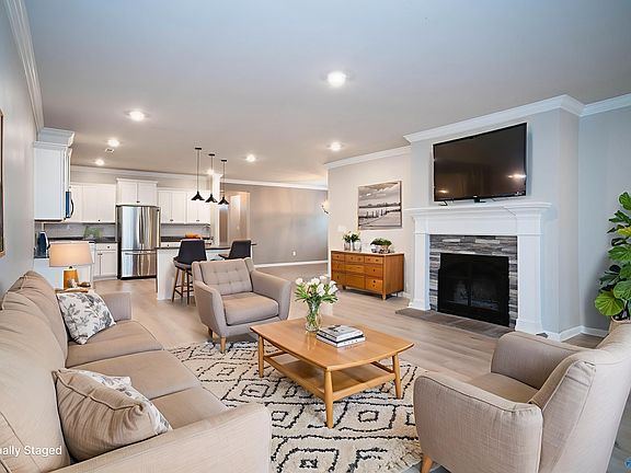 5th image of 6525 Moon Crest Ln