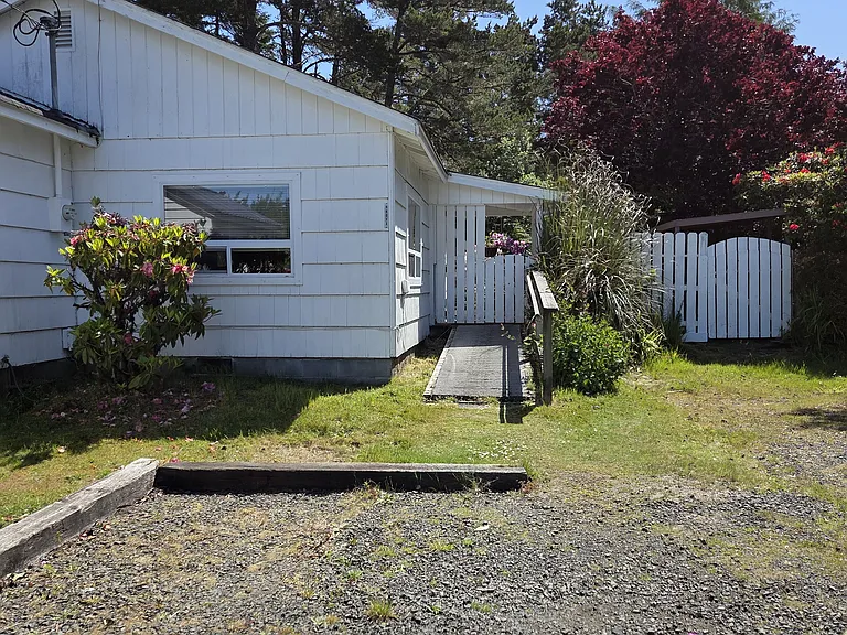 Highway 101 — Photo 1