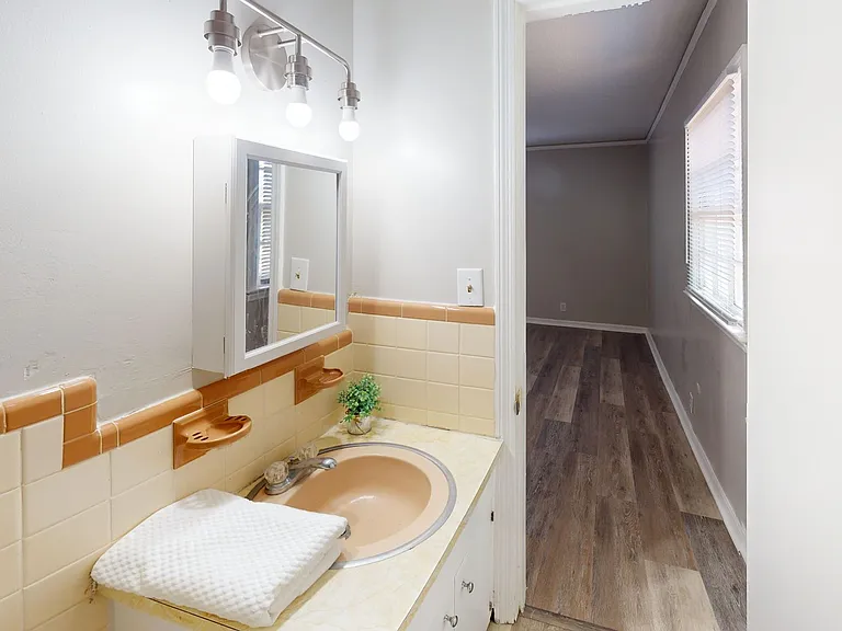 2716 Forsyth Ln — Photo 20