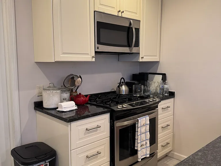 5908 Glenhaven Cres — Photo 8