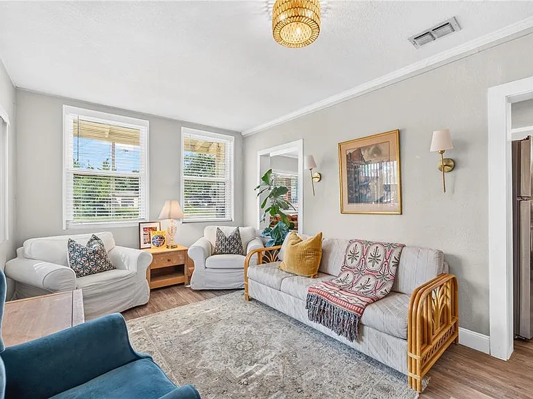 915 Dowd Ave — Photo 14