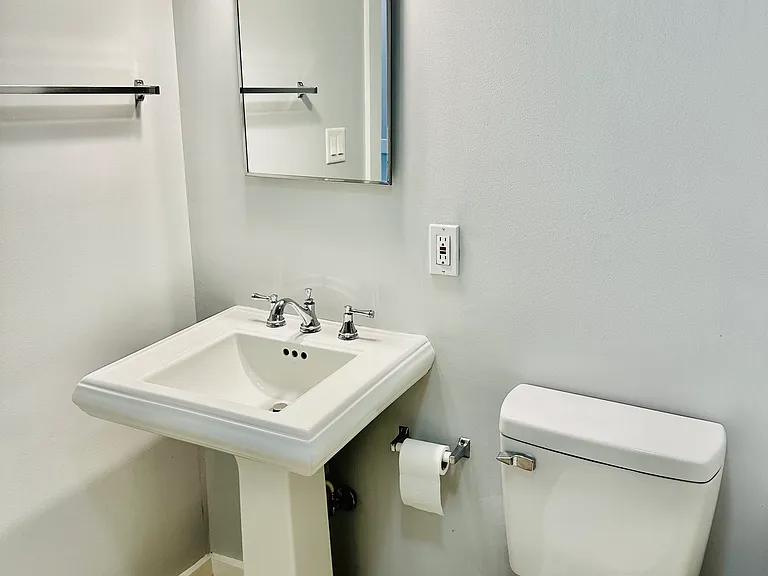 706 E Main St #1A — Photo 10