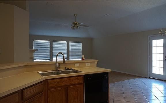 4th image of 10710 Robincreek Ln