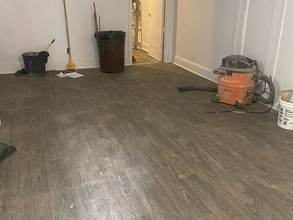 4th image of 1150 Manor Ave