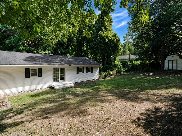 1042 Floral Ct — Photo 6