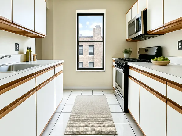 961 Columbus Avenue image 2 of 11