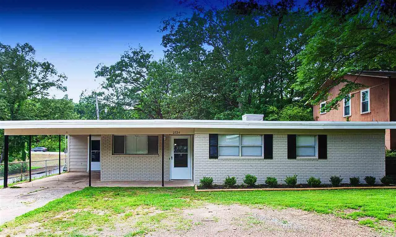 4 bed, 2.0 bath, 1495 sqft, $1,250 — Photo 1