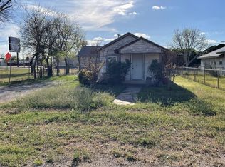 705 N East St, Seymour, TX 76380
