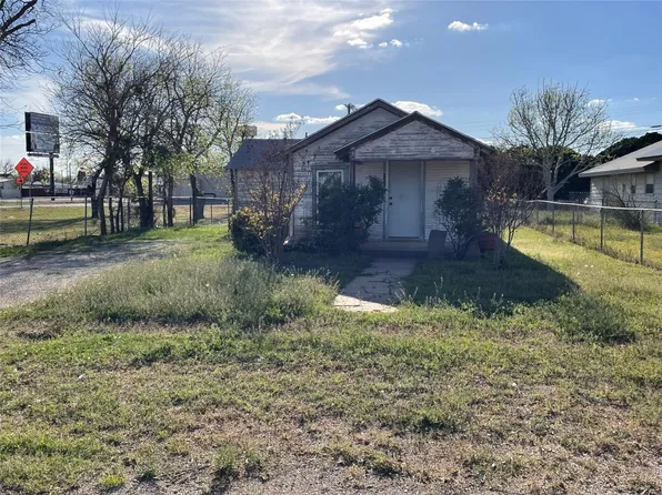 705 N East St, Seymour, TX 76380