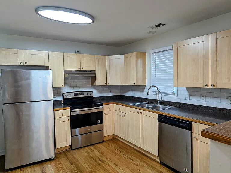 474 Rockwell St SW — Photo 5