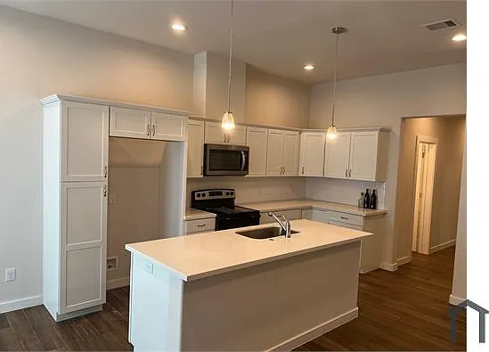 3 bed, 1200 sqft, $1,750 — Photo 3