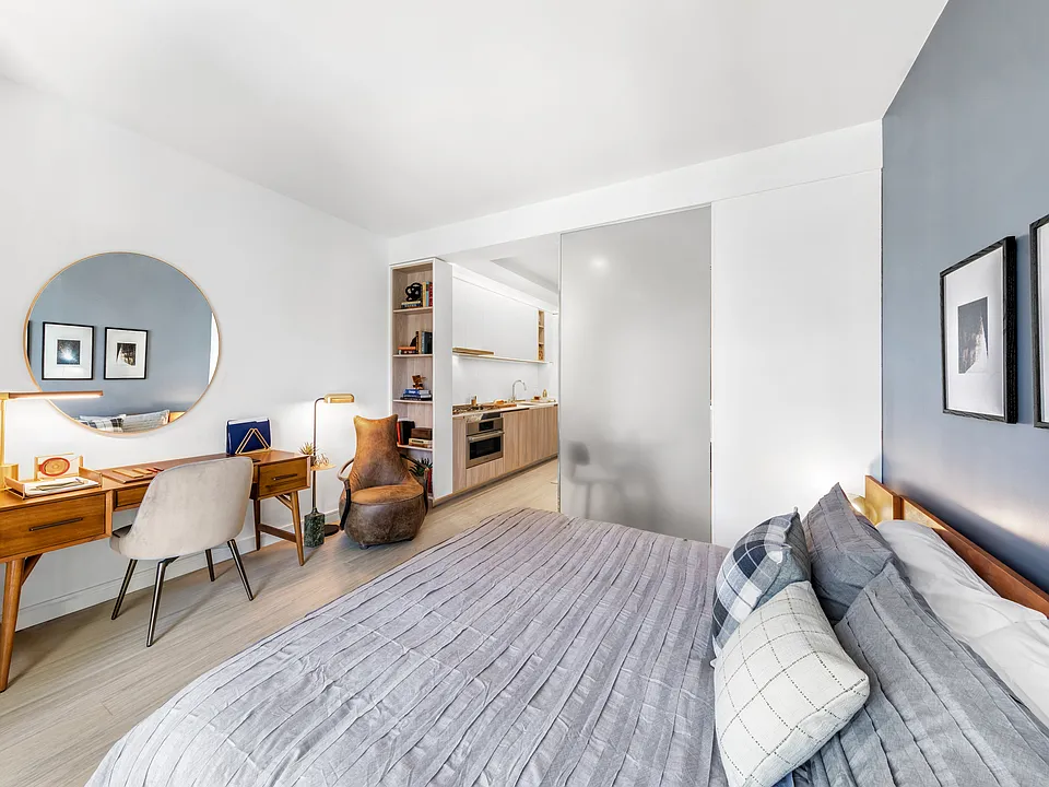 555 W 43rd St #5B