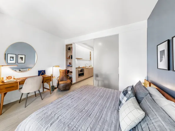 555 W 43rd St, New York, NY
