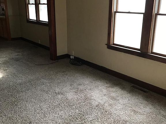 2nd image of 938 S Hiram Ave