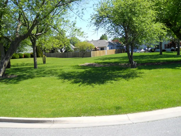 390 W Braeburn Dr, Saginaw, MI 48638