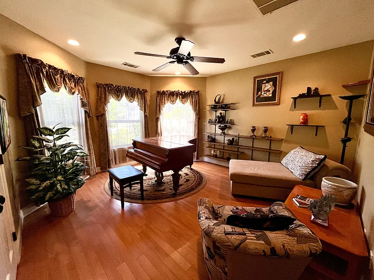 4709 W Harold Ave — Photo 4