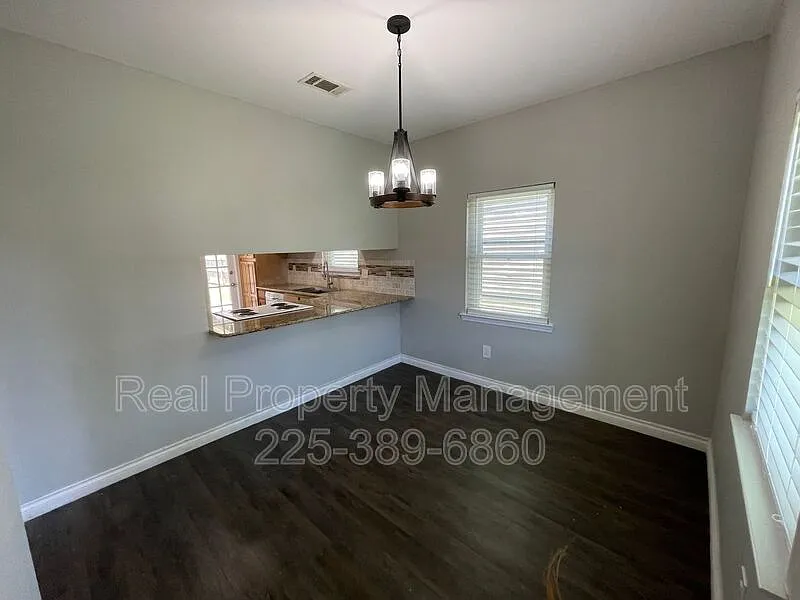 3 bed, 2.0 bath, 1471 sqft, $1,700 — Photo 2