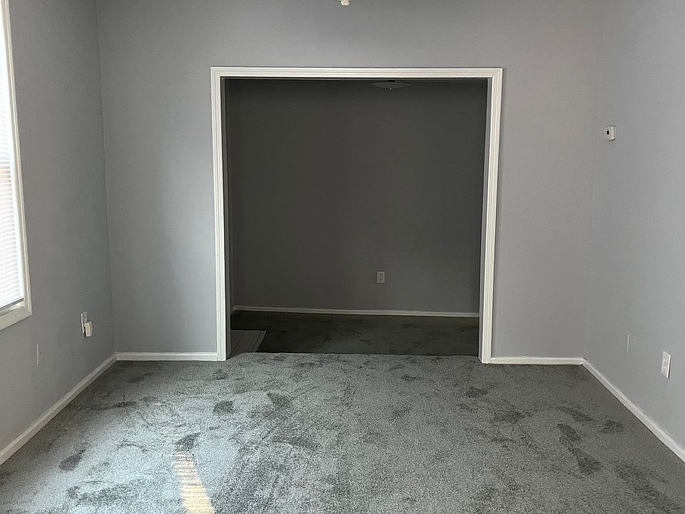 Entrance to livingroom