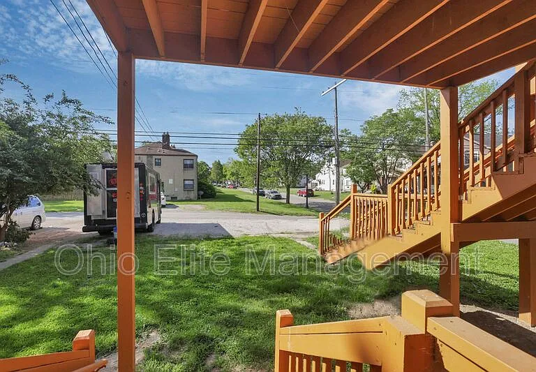 2023 Sullivant Ave — Photo 31
