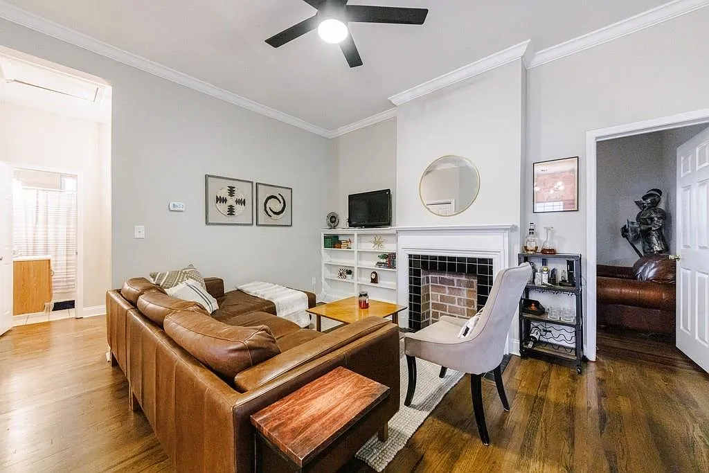 3 bed, 2.0 bath, 1324 sqft, $2,850 — Photo 3