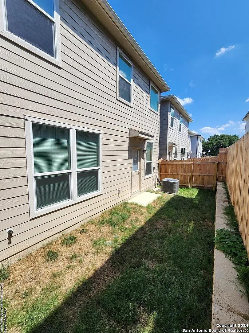 4 bed, 2080 sqft, $2,500 — Photo 4