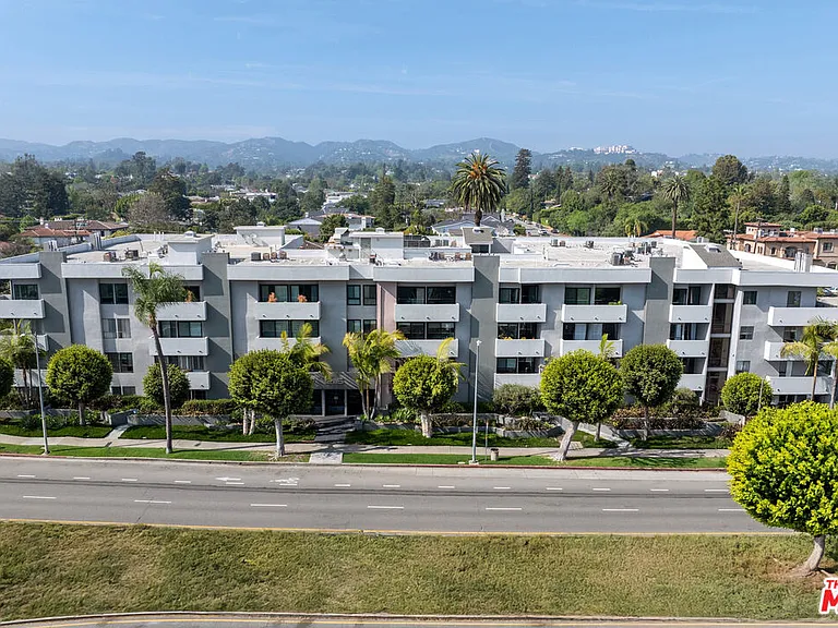 12115 San Vicente Blvd #111 — Photo 27