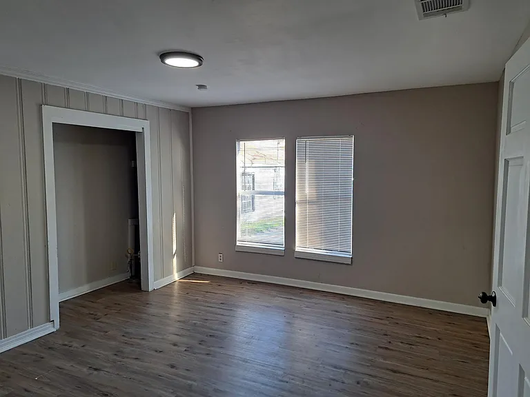 1432 W 5th Ave — Photo 1