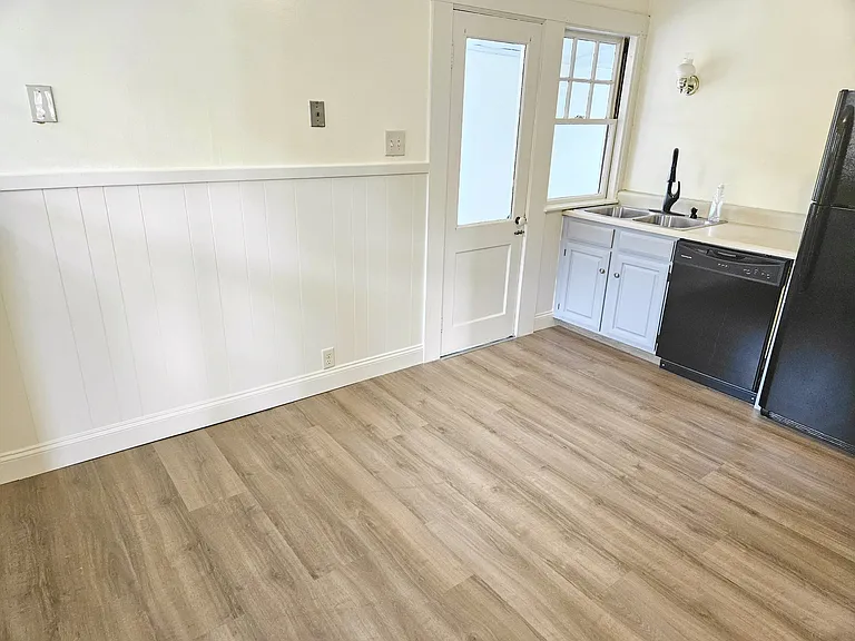 19 Rowe St — Photo 20