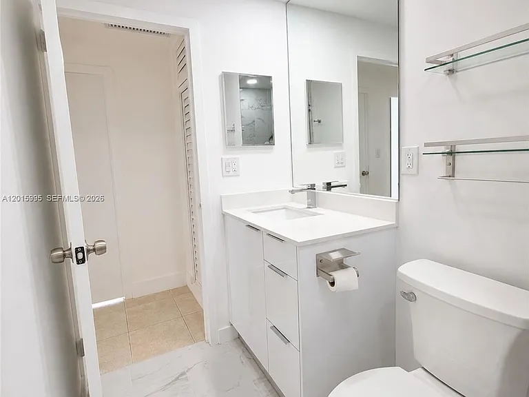 1408 Brickell Bay Dr #1104 — Photo 8