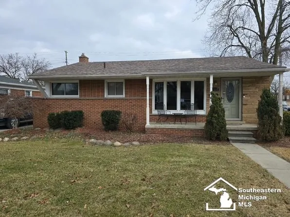 2555 Medford St, Trenton, MI 48183