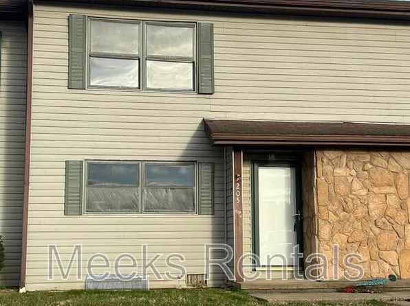 205 Fairway Gdns, Hurricane, WV 25526