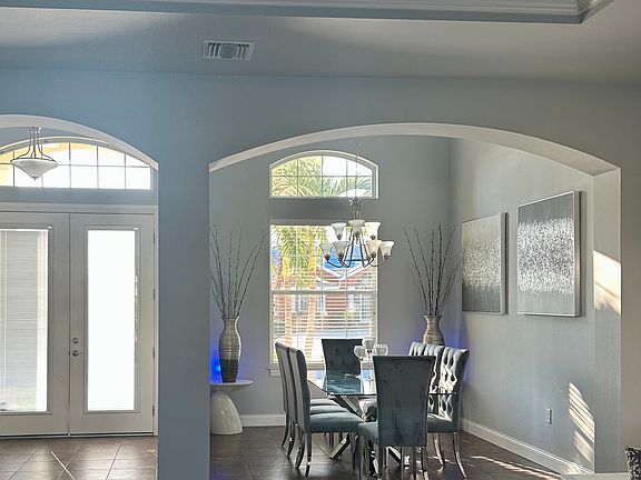 8 Person dining room table