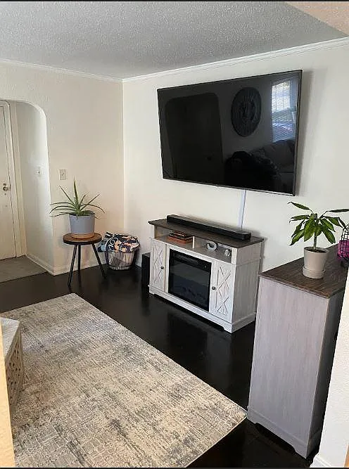 3 bed, 1233 sqft, $2,200 — Photo 3