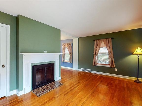 2nd image of 484 Longmere Dr