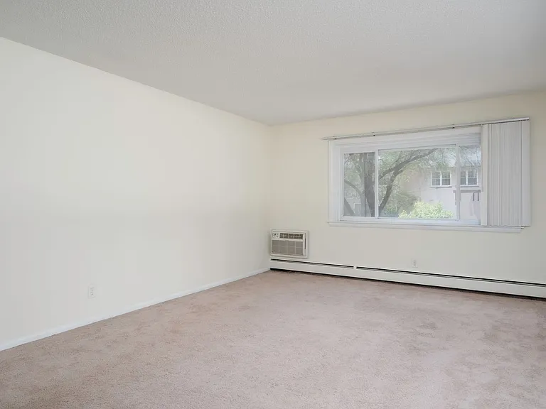 242 West Franklin Ave — Photo 53