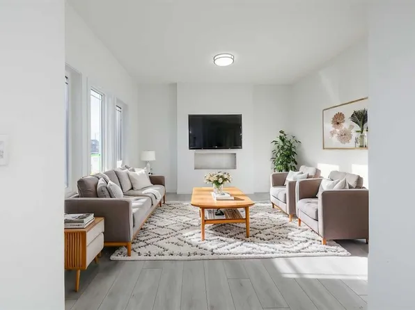 450 S Heartland Way, Cochrane, AB T4C 0M6