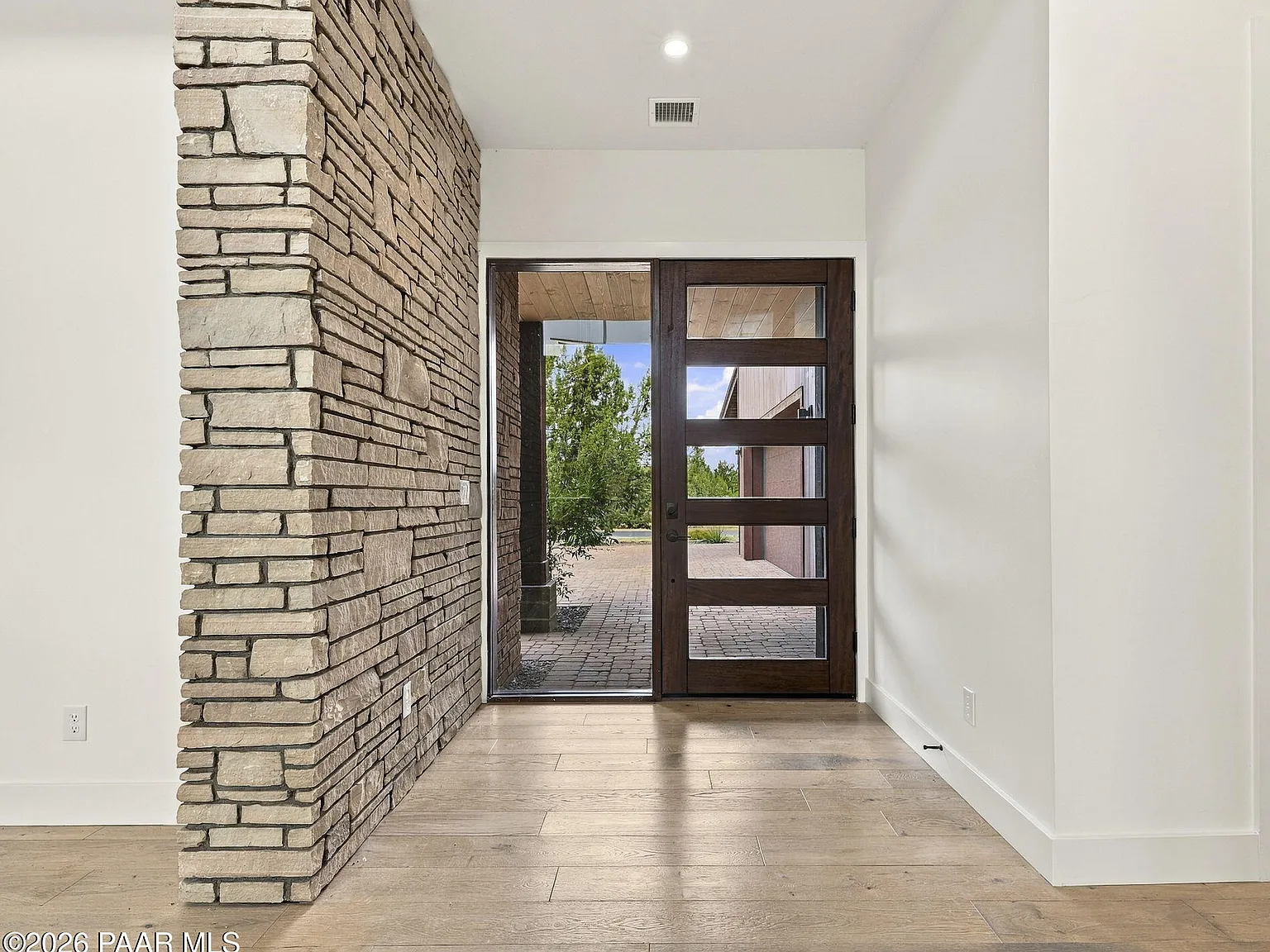 3 bed, 3.5 bath, 2773 sqft, $4,800 — Photo 2