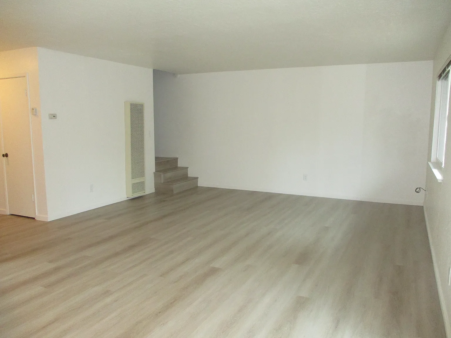 3 bed, 1.5 bath, 1500 sqft, $3,850 — Photo 3