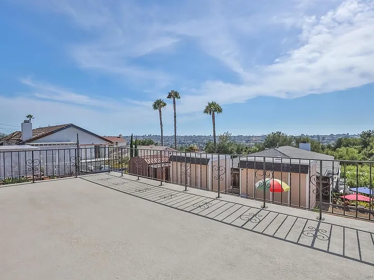 1628 Helix St — Photo 21