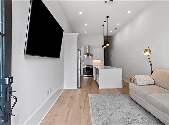 4th image of 320 N Dorgenois St