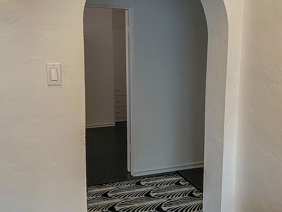 4th image of 132 S Bedford Dr APT 101