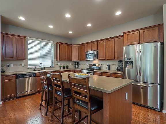 4th image of 828 6th Ave NW